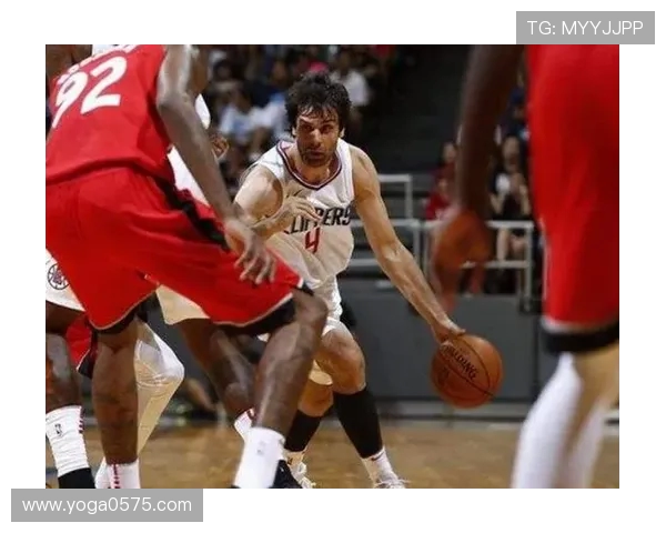 勇士与快船激战四月一日NBA经典对决回顾与精彩瞬间分析