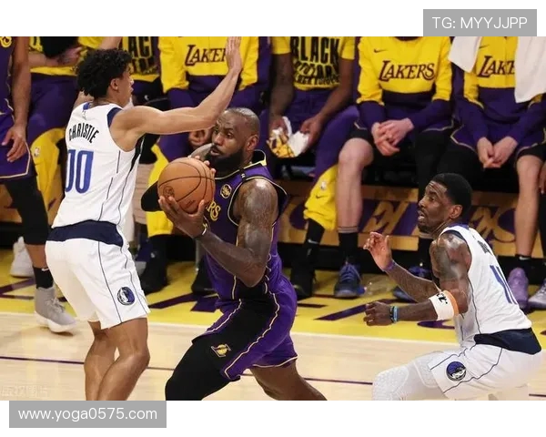 周日对决湖人迎战火箭期待精彩篮球盛宴与激烈角逐