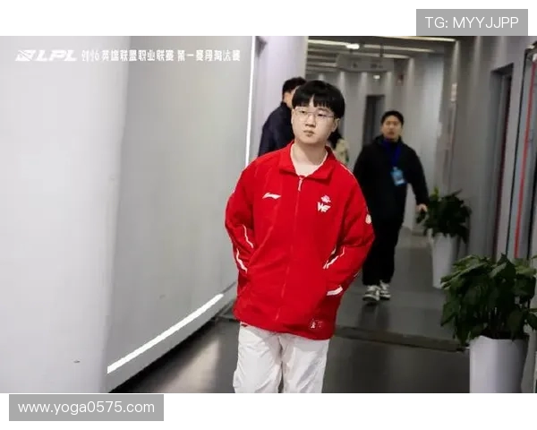 WE战队在英雄联盟赛事中表现出色创新高排名引发关注与期待